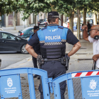 Control de acceso a la calle Briviesca de Burgos para evitar la entrada de drogas y armas.