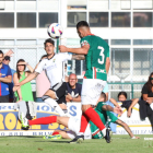Imagen del partido entre el Burgos CF y el Alavés disputado en Briviesca.