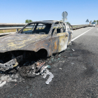 Vehículo calcinado en la A-62 a la altura de Buniel.