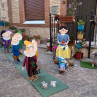 Los cuentos reviven en las fachadas de las casas de la localidad de Olmillos de Sasamón.