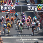 Molano celebra su victoria en la llegada de Burgos