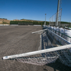 A los dos que ya lucen renovados se sumará en semanas el tercer campo con nuevo césped artificial en Pallafría.