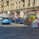 Un cartel avisa en la calle Zatorre de que Santa Clara está cortada y no hay salida.