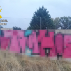 Denuncian a cuatro jóvenes navarros por pintar grafitis en una urbanización del Alfoz.