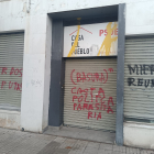 Pintadas amenazantes en la sede del PSOE de Burgos.