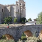 La iglesia de Nuestra Señora de la Asunción y el puente romano de Villasandino.