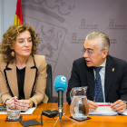 La directora general de Vivienda, María Pardo, junto al delegado territorial de la Junta en Burgos, Roberto Saiz.
