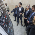 García-Gallardo visita la exposición junto a Cristina Ayala y Roberto Saiz.