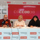 Juan Antonio Gutiérrez (UGT), María Jesús González y Maribel Juárez (CCOO) anunciando movilizaciones en el sector de la hostelería