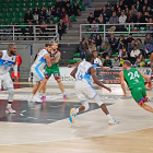 Imagen del partido entre el Cáceres y el Longevida San Pablo Burgos.