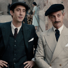 Enric Auquer (i) y Antonio Mora son el maestro y el alcalde de Bañuelos en la película.