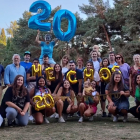 Foto de familia del equipo de la Asociación Hechos en la celebración del veinte aniversario de la entidad.