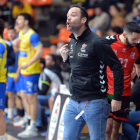 Roi Sánchez gesticula durante el partido contra el Ciudad Real en el Plantío.