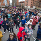 El patio del colegio Blanca de Castilla escenificó la fiesta de la solidaridad que supone el día de la Operación Bocata de Manos Unidas.