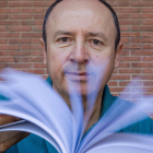 El director de la Escuela de Escritores de Burgos, Jesús Pérez Saiz, coordina el ciclo.