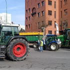 Concentración de tractores frente a la Delegación Territorial de la Junta en Burgos.