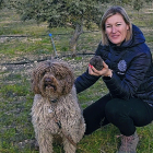 Raquel de Dios tiene 2,5 hectáreas de encinas ecológicas micorrizas en la Ribera del Duero.