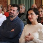 La secretaria del PSOE de Burgos, Esther Peña, junto al líder del PSCyL, el burgalés Luis Tudanca.