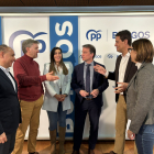 El presidente del PP de Burgos junto a varios parlamentarios.