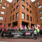Los sindicatos reivindicaron la prevención de riesgos laborales frente a la sede de la Delegación de la Junta en Burgos.