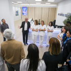 El presidente de Recoletas Salud, Amando Rodríguez, conversa con los integrantes de la plantilla del Centro Médico Virgen del Manzano