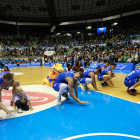 Imagen de los jugadores del San Pablo celebrando un triunfo con el público.