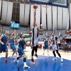 Ramón Vilá entra a canasta en el segundo partido en San Sebastián de la semifinal del play off por el ascenso en LEB Oro.