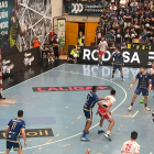 El UBU San Pablo Burgos durante su partido en Cangas.