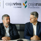 El presidente de la Fundación Caja Rural, Tomás Fisac, con el director general del Burgos CF, Alejandro Grandinetti.