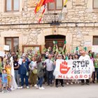 Los vecinos de Milagros forman una cadena humana contra la planta de biogás.