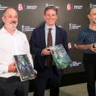 Fernando Pino y Carlos Puch, de Edelweiss, con Borja Suárez (centro).