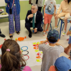 El delegado de la Junta, Roberto Sáiz, visita un colegio en Ibeas.