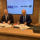 Firma del convenio entre Ibercaja y FAE.