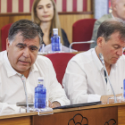 El concejal de Urbanismo, Juan Manuel Manso, junto a Borja Suárez en el pleno municipal.