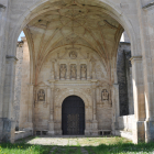 Espectacular pórtico de la iglesia de San Juan Bautista.