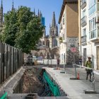 Excavación en la calle Fernán González donde se colocará una isla completa tras eliminarse la de la plaza de los Castaños.