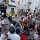 La plaza de los Castaños, a reventar con la música de la charanga Los Famosos.