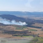 El humo afecta a la carretera que une Salinillas de Bureba con Buezo.