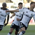 Dani Ojeda celebra un gol de Burgos CF.