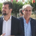 Luis Tudanca con el procurador socialista por Burgos Luis Briones en el 75 aniversario del municipio de La Vid.