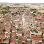 Vista aérea de Santa María del Campo, con su espectacular templo en el centro.