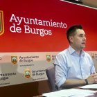 Daniel de la Rosa, en una rueda de prensa en el Ayuntamiento de Burgos.