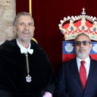 El rector, Manuel Pérez Mateos, y el responsable de relaciones institucionales de Michelin Aranda, Julián Picapiedra.