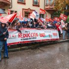 Concentración de CCOO y UGT frente a la patronal burgalesa por las 37,5 horas semanales.