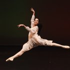 Ana Torrequebrada durante su intervención en el inicio del curso ante los nuevos alumnos de danza.