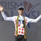 Mario Aparicio, en el podio final como ganador de la montaña.