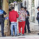 Imagen de un control de la Policía Local en la calle Briviesca.