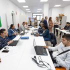 Visita de la directora general de Familias, Infancia y Atención a la Diversidad, Esperanza Álvarez, a la sede de Secretariado Gitano en Burgos.