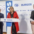 Los procuradores del PP por Burgos Emilio José Berzosa (i), Inmaculada Renedo y Lorena de la Fuente durante su valoración de los presupuestos de la Junta.