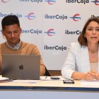 Virginia Martínez junto al secretario de la Arandina, Francisco Galán, en la polémica asamblea del 21 de octubre.